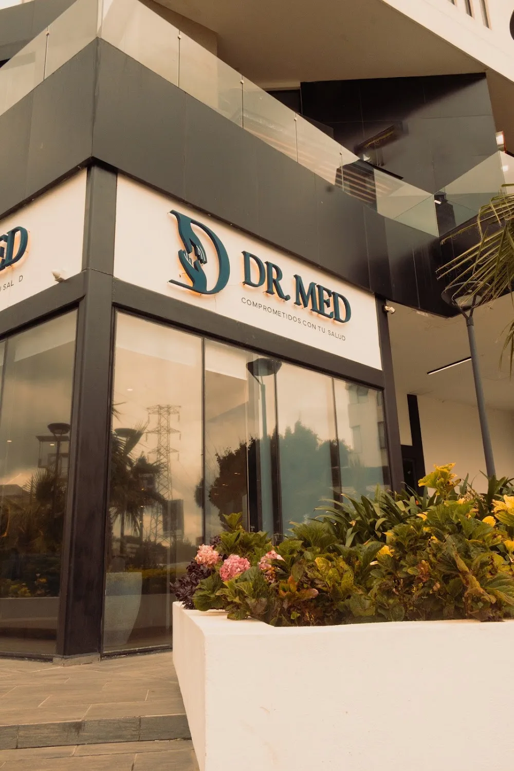 Fachada de Dr. Med